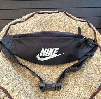 Sac Banane Unisexe Nike Héritage couleur gris