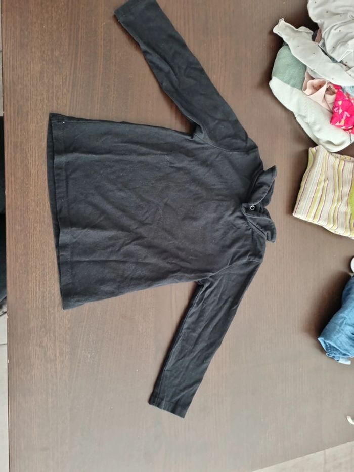 Haut manches longues noir col Claudine kiabi 24 mois très bon état