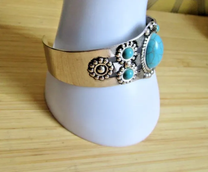 neuf idéal cadeau a tout petit prix bracelet jonc en métal argenté + turquoises - photo numéro 2