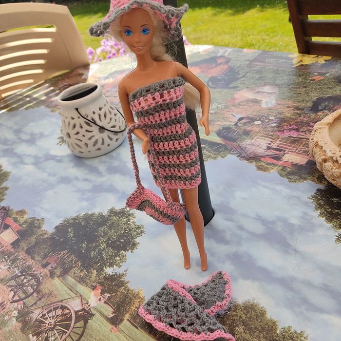 Vêtements pour Barbie 2 € - photo numéro 6