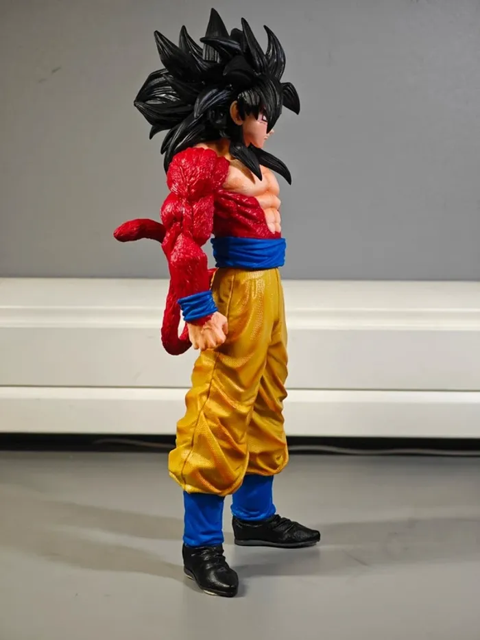 Figurine Dragon Ball GT : Goku SSJ4 29cm neuve avec boîte - photo numéro 6