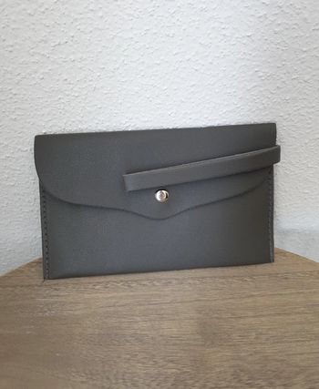Pochette grise