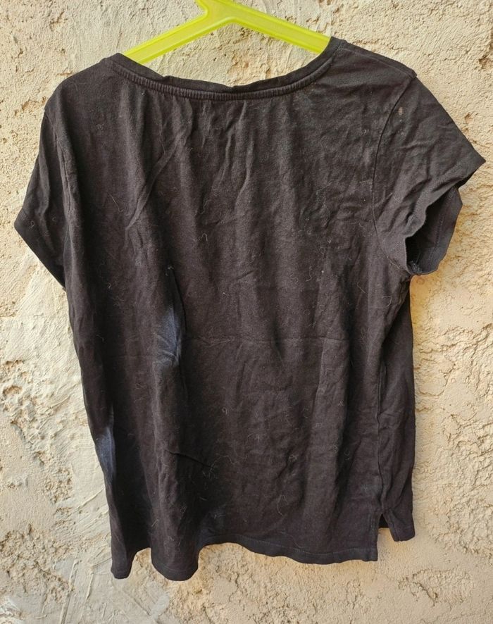 T-shirt manche courte coupe au épaule noir avec dessin - photo numéro 5