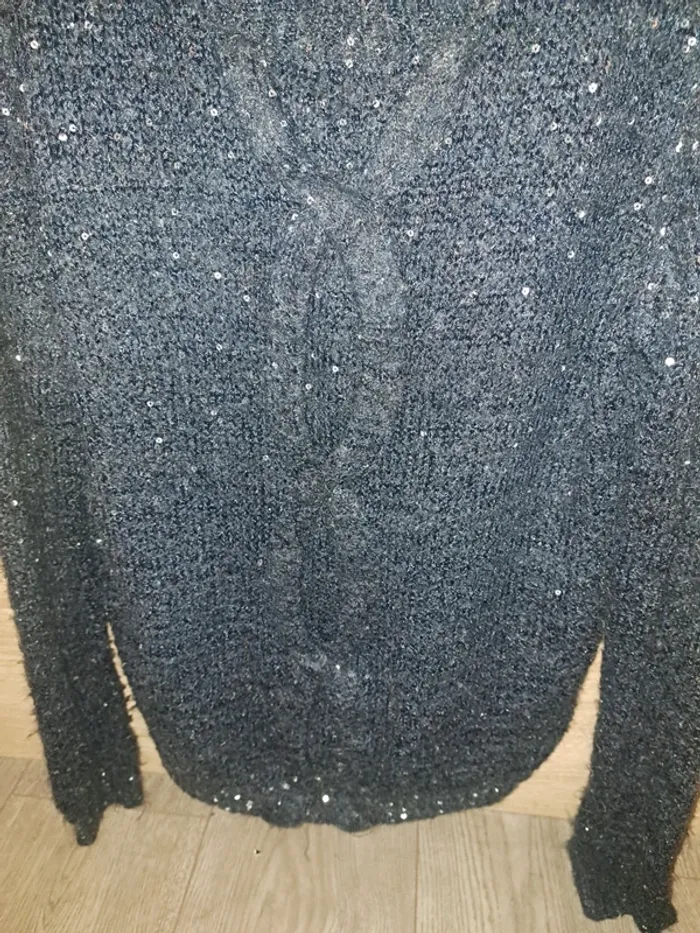 Pull bleu a paillettes - photo numéro 2