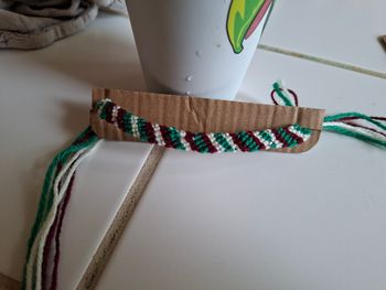Bracelet Brésilien Fait Main - Tons Vert, Bordeaux et Blanc