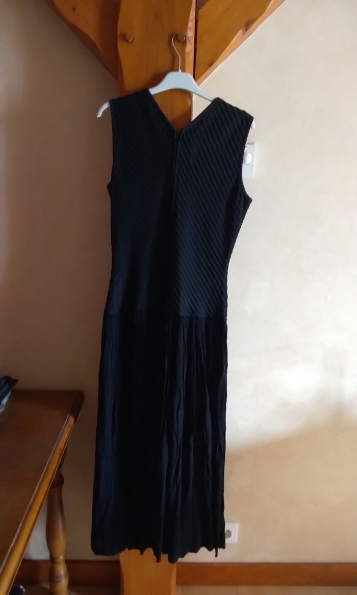 Robe noire - photo numéro 2