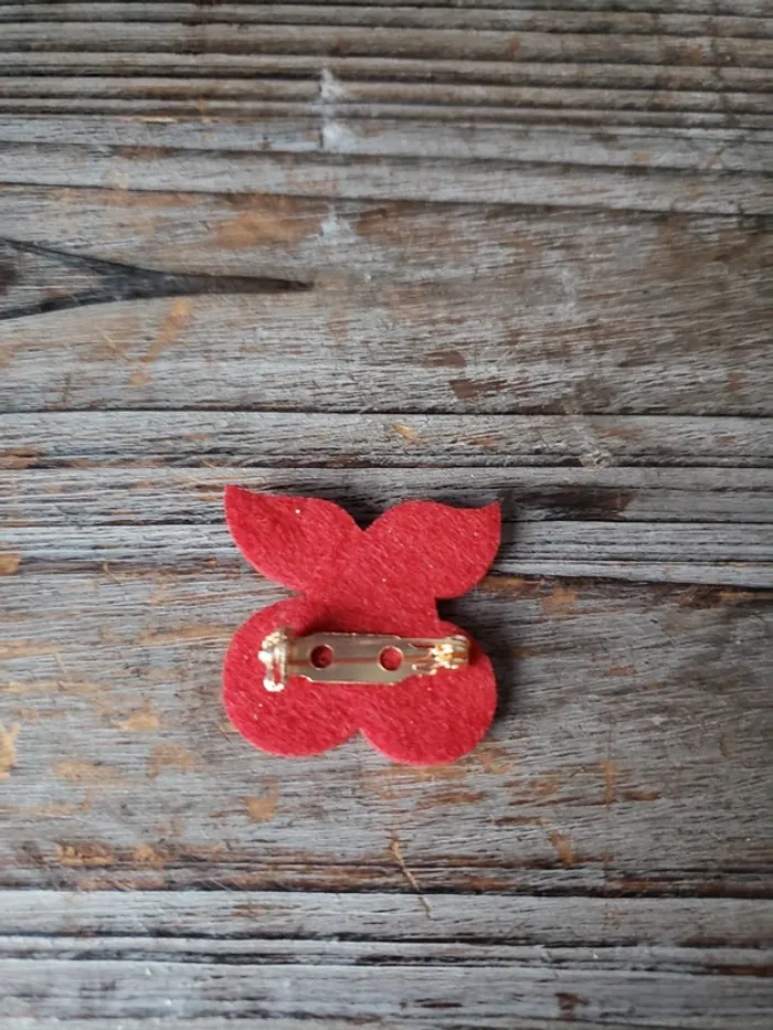 Superbe broche cerise - photo numéro 3