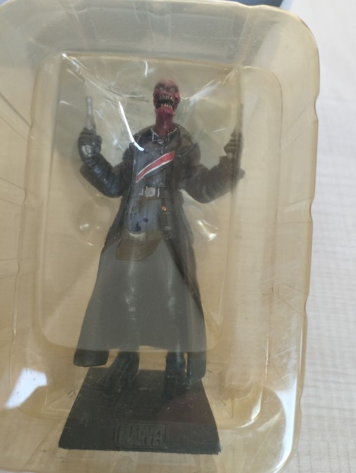 Figurine Marvel crâne rouge en plomb - photo numéro 2