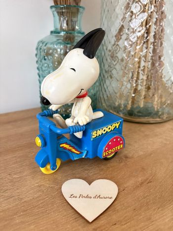 Snoopy et son scooter 