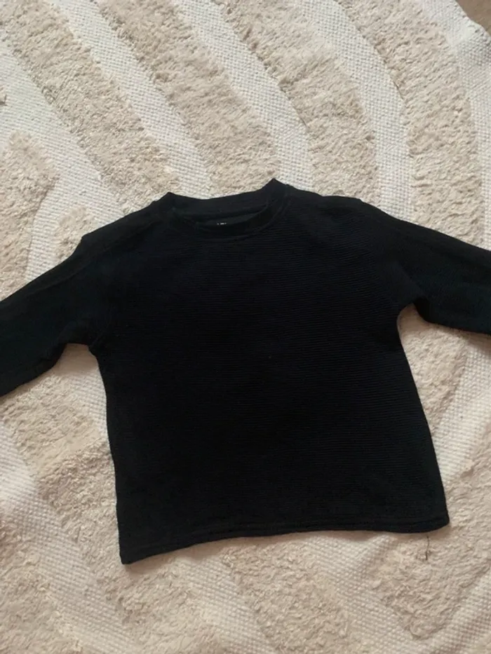 👕 Haut noir manches longues – Kiabi – Taille 4 ans (98-107 cm)
