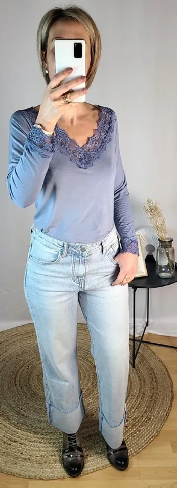 Top avec bordures dentelle - Taille Unique - Neuf avec étiquette - Plusieurs coloris disponibles