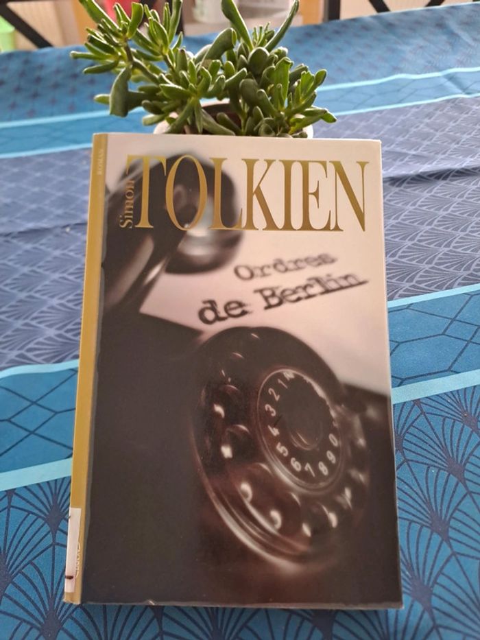 Livre Ordres de Berlin, Simon Tolkien