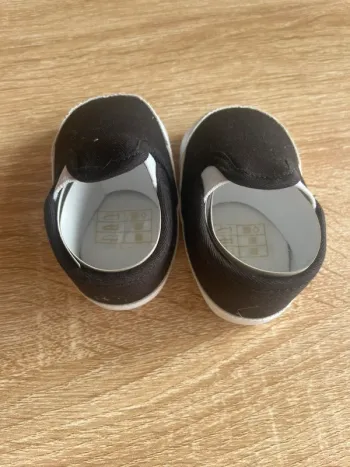Petites baskets noires – NEUVES