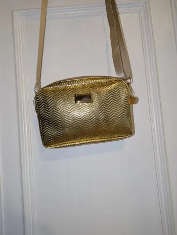 🌸 Sac bandoulière doré brillant – NEUF