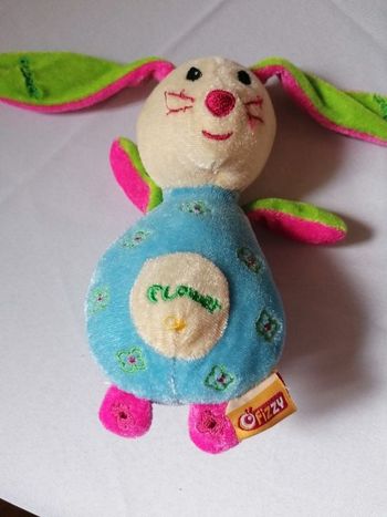 Joli doudou comme neuf qui fait du bruit idéal pour bébé
