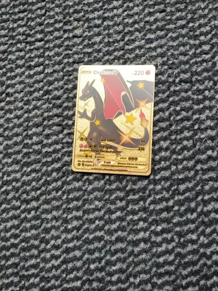 Carte pokémon Dracaufeu v 079/073 noir