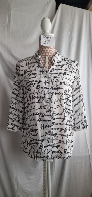 Blouse, noir & blanche, en viscose, en très très bon état,manches 3/4 retroussable