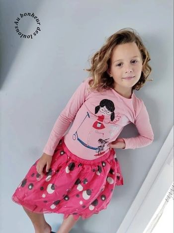 8 ans ensemble Teeshirt et jupe réversible ( diverses marques)