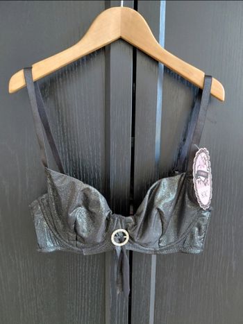 NEUF . Caprice soutien gorge noir brillant taille 85C