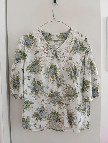 Chemise vintage à fleurs, col dentelle