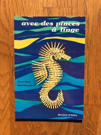 Avec des pinces à linge - Dessain et Tolra