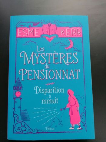 Livre roman Les mystères du pensionnat Disparition à minuit Esme Kerr