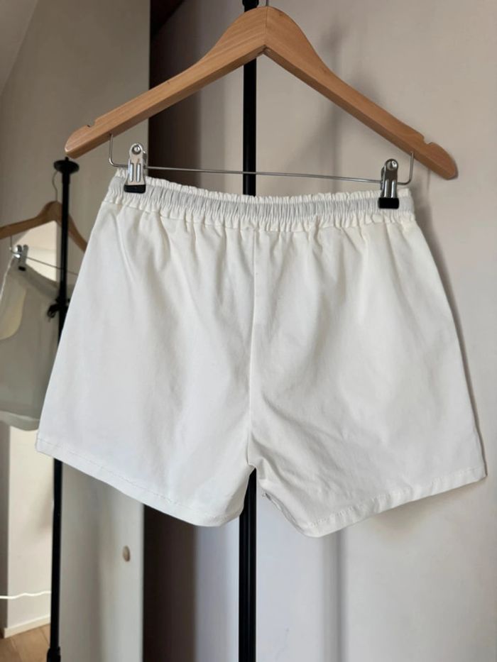 short blanc élastique - photo numéro 4