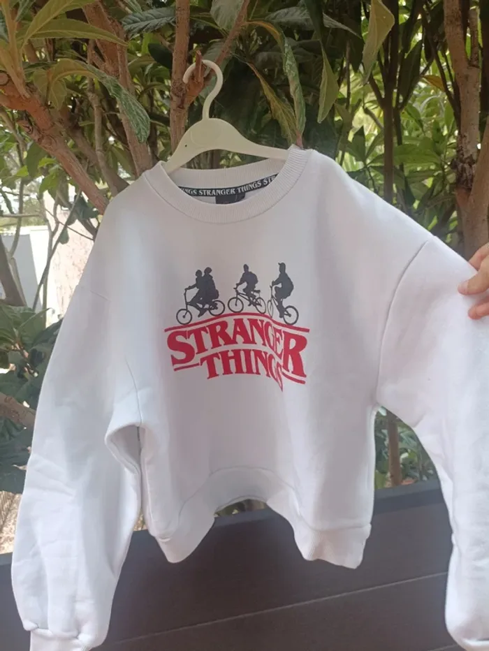 Pull blanc stranger things taille S - photo numéro 3