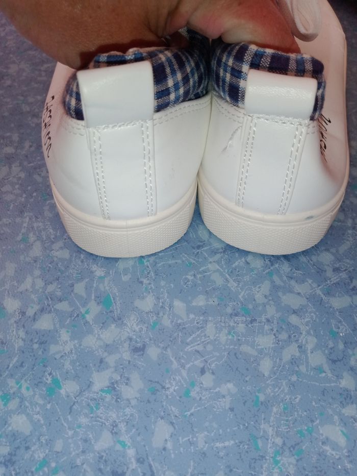 basket basse blanche neuve
pointure 43 - photo numéro 3