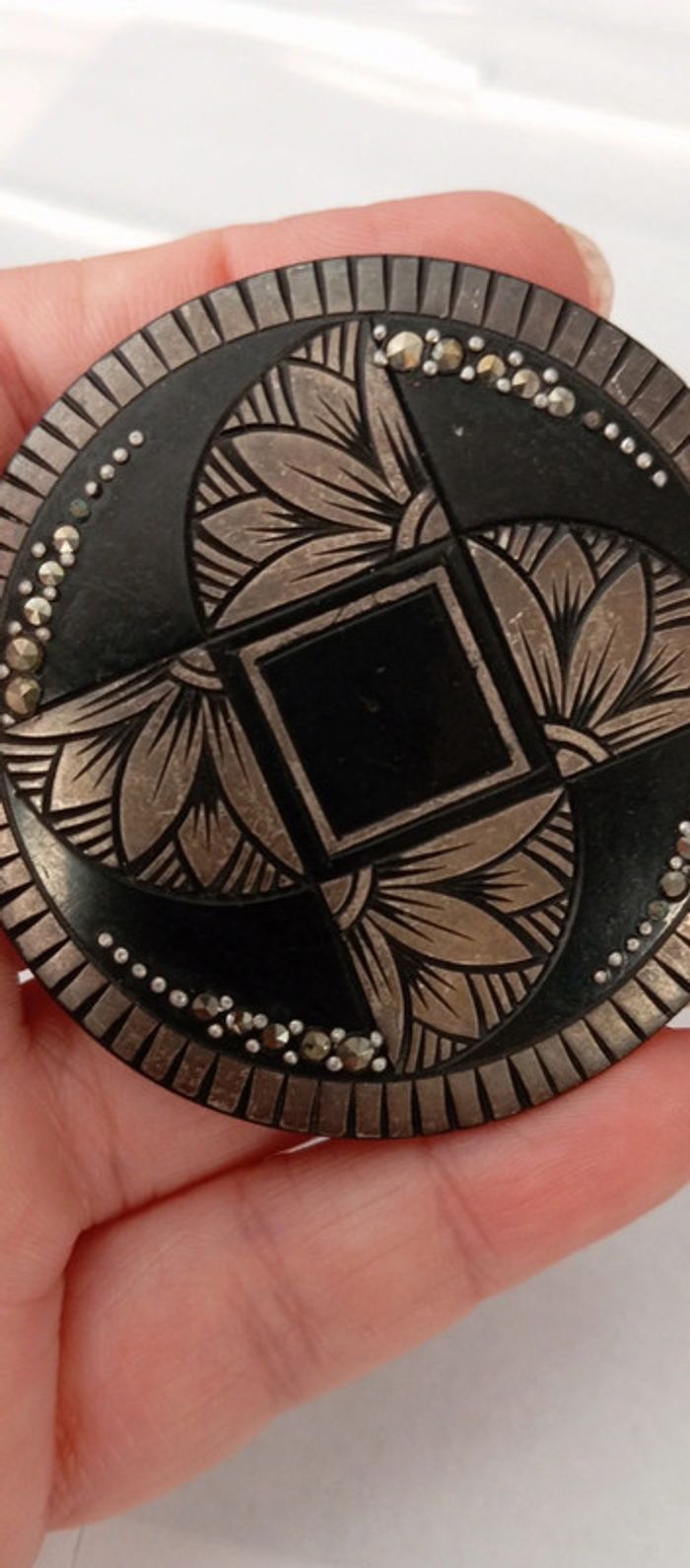 Broche ronde ancienne - photo numéro 4