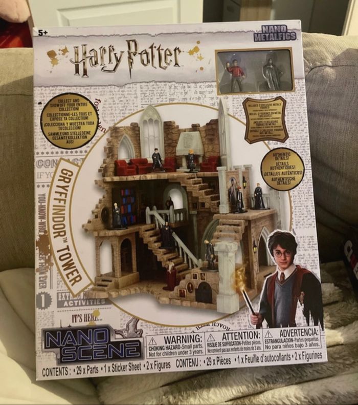 Maison gryffindor tower Harry Potter - photo numéro 2