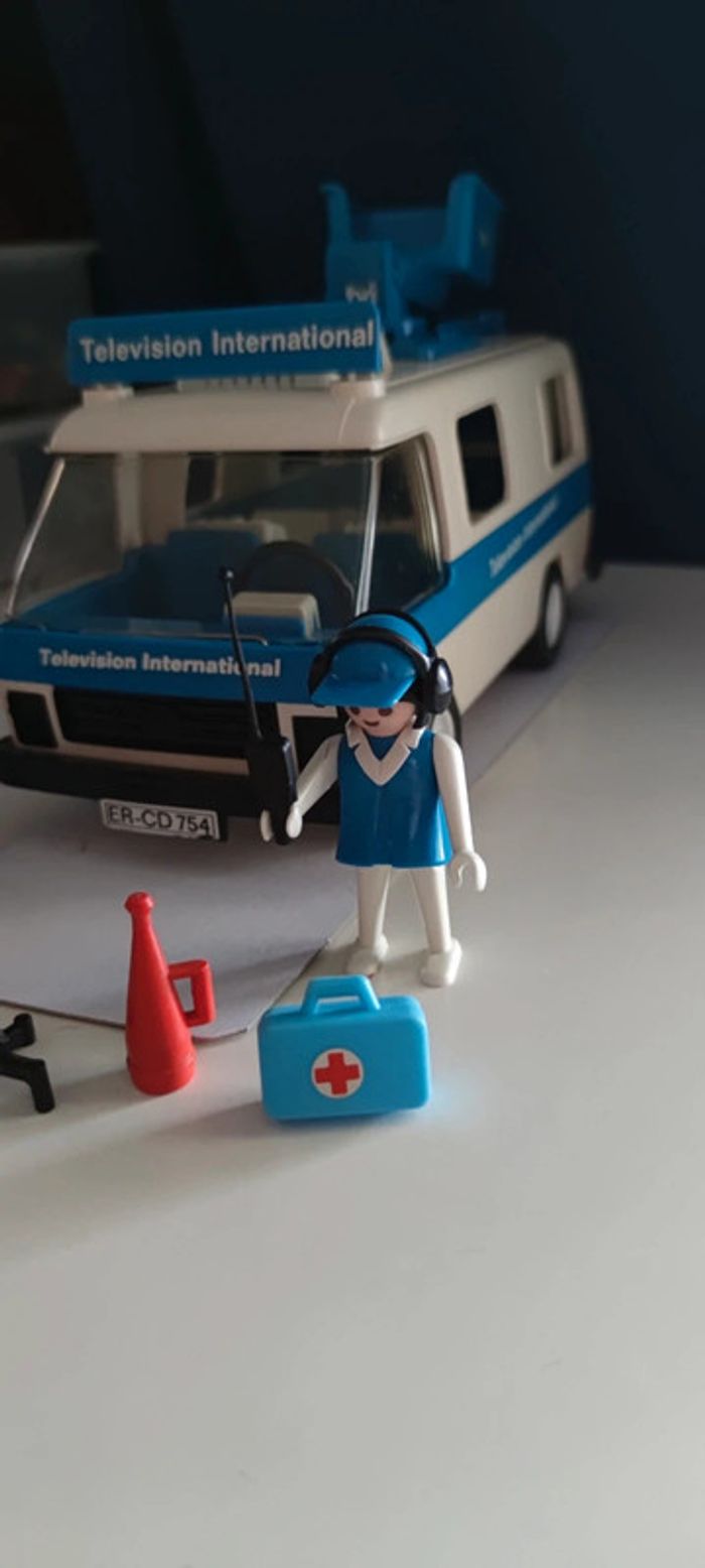 Playmobil Klicky N 3530 Camion TV + Journalistes + camera - photo numéro 2