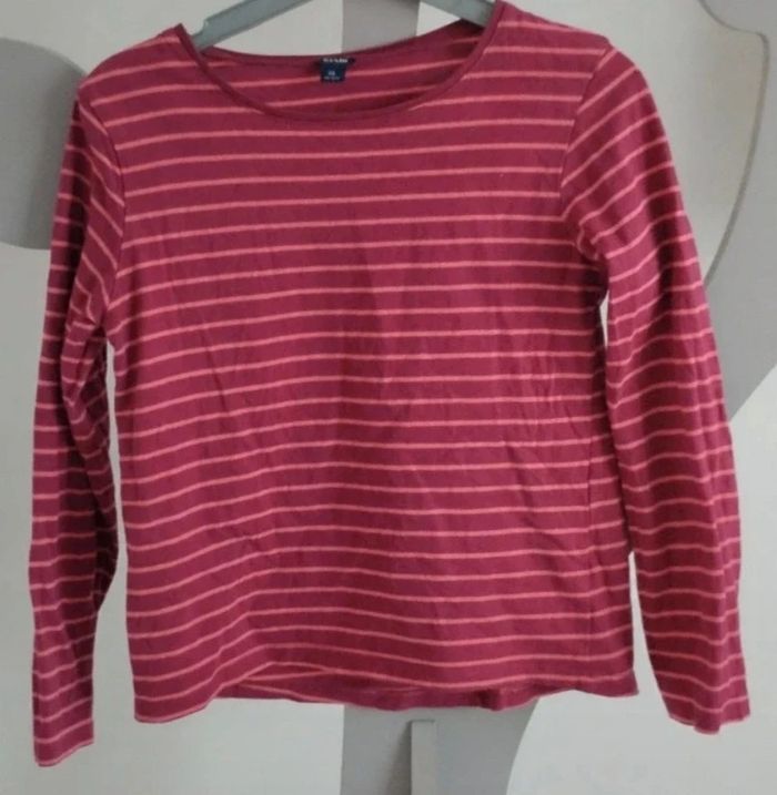 Tee-shirt manches longues à rayures bordeaux et corail Kiabi taille 8 ans