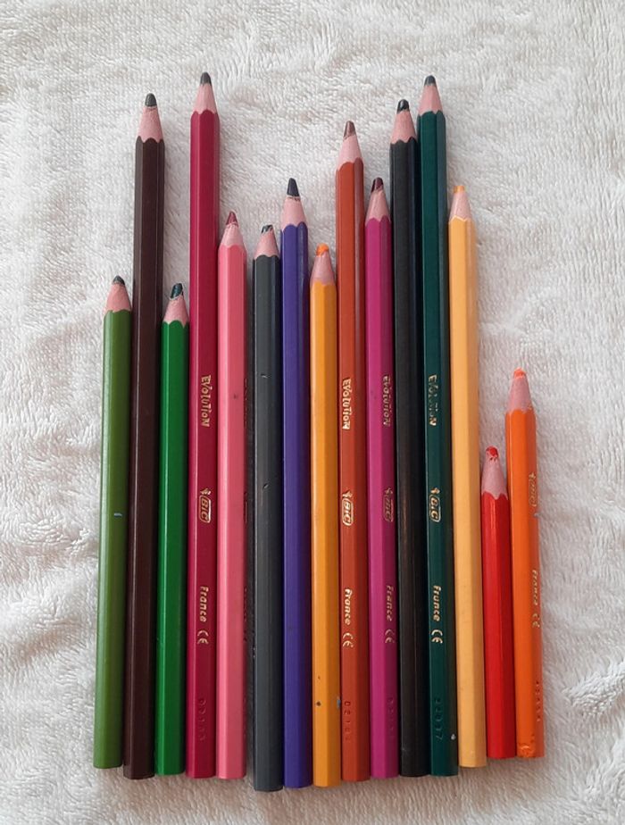 Lot feutres et crayons - photo numéro 2