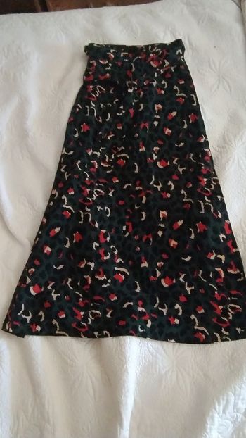 Jupe porte feuille droite imprimé léopard vert 