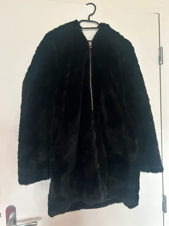 Manteau fausse fourrure à capuche taille M