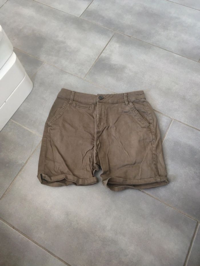 Short yessica taille 36 kaki