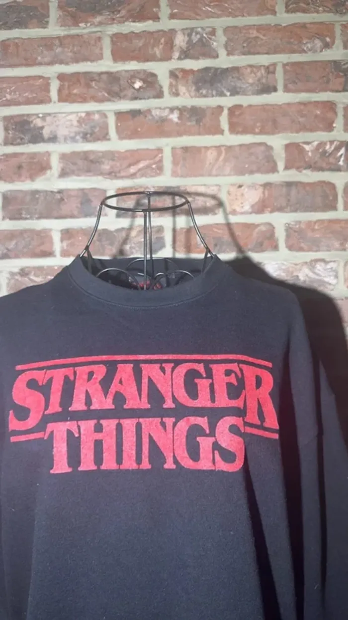 Sweat Stranger Things noir et rpuge Taille S / 36 - photo numéro 4