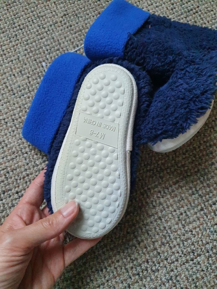 Chaussons neufs taille 24 - photo numéro 3