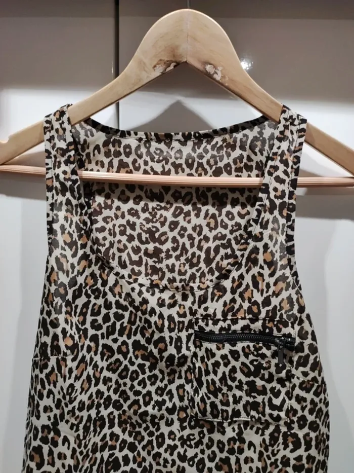 Lot 2 tops motifs léopard - 36 - très bon état - photo numéro 4
