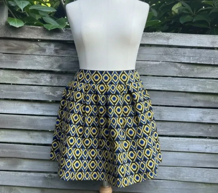 Jupe patineuse Boohoo, taille 36, en très bon état.