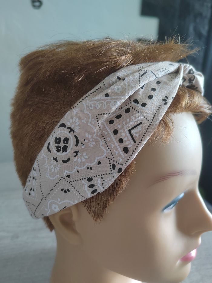 Bandeau élastique en tissu torsadé motif floral beige, noir et blanc - photo numéro 2