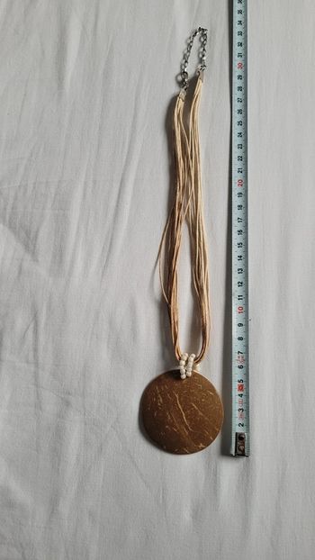 Collier en bois