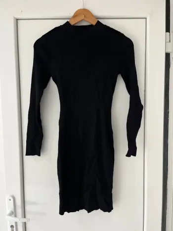 Robe noire moulante