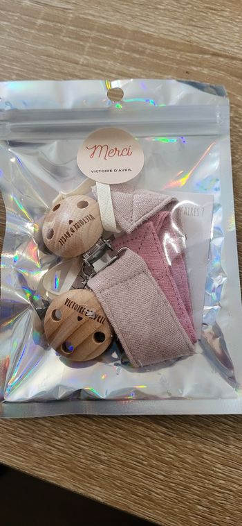 Attaché tétines neuves