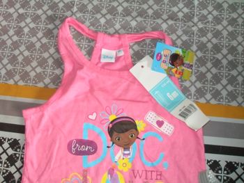 robe fillerose marque Disney "docteur la peluche" sans manches taille 6 ans