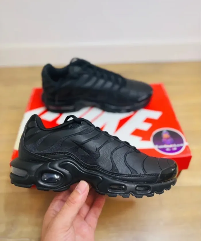 Nike Air Max Plus Cuir Triple Noir Taille 38.5