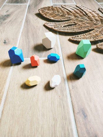 🪨Lot de 8 menhirs pierres multicolores à empiler en bois JB684