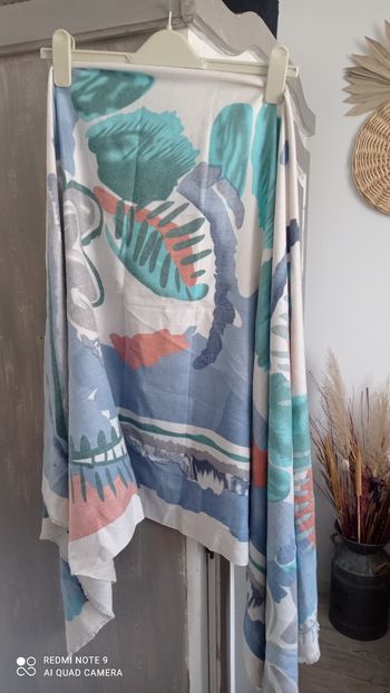 Grande étole crème imprimée bleu vert avec de la laine