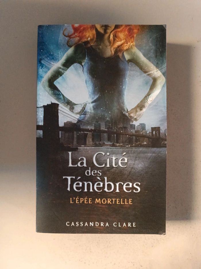 Cassandra Clare la cité des ténèbres l'épée mortelle